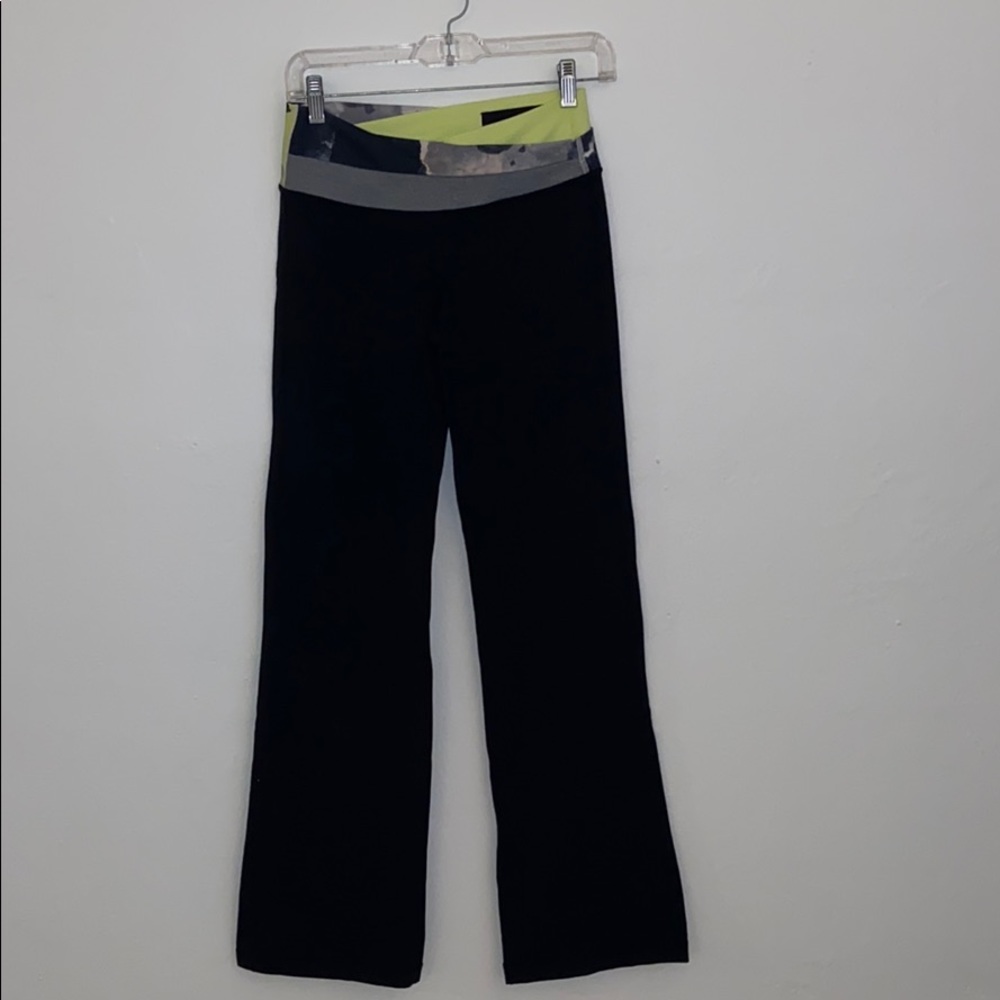 Lululemon Athletica black yoga pants size 6